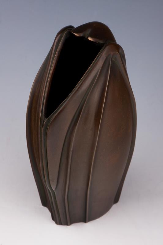 Antoinette Krasnik - váza - netopýr