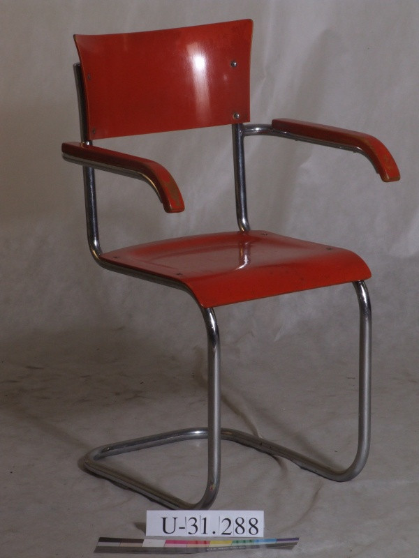 Robert Slezák - pérující židle K10 s područkami