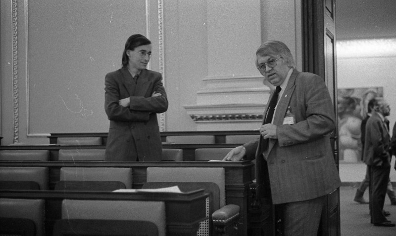 Dagmar Hochová - Poslanci Michal Sedláček a Václav Žák v jednacím sále České národní rady, jaro 1991