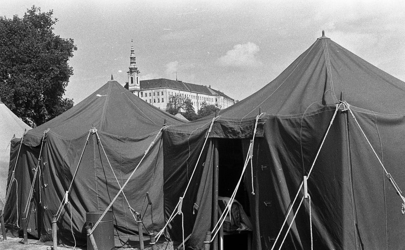 Dagmar Hochová - Tábor pro rumunské migranty v Děčíně, 18. 8. 1990