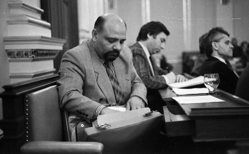 Dagmar Hochová - Poslanec Zdeněk Guži v jednacím sále České národní rady, jaro 1991