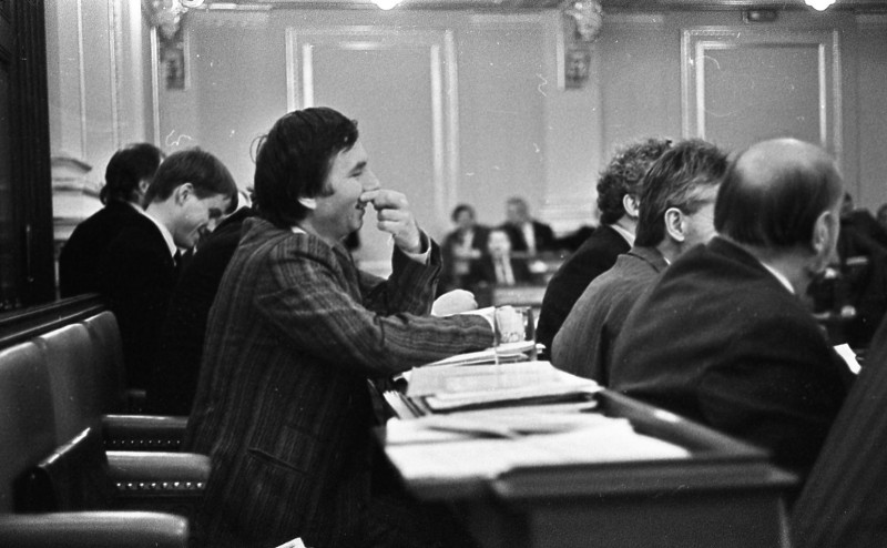 Dagmar Hochová - Poslanec Rudolf Němeček v jednacím sále České národní rady, podzim 1991