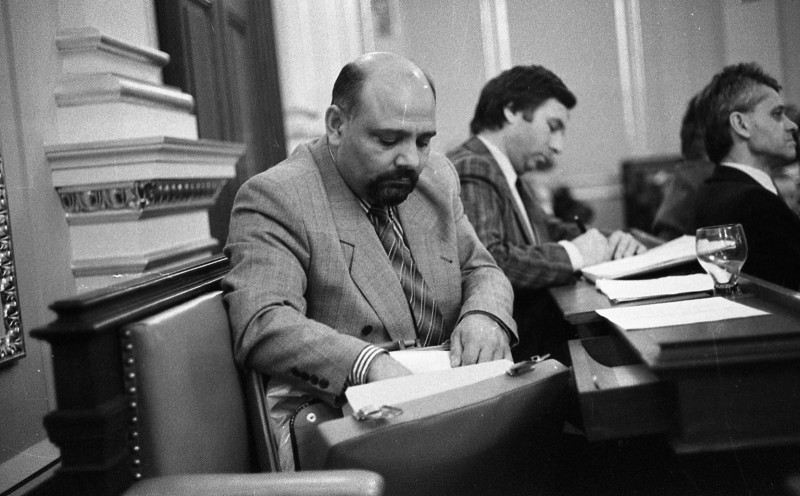 Dagmar Hochová - Poslanec Zdeněk Guži v jednacím sále České národní rady, jaro 1991
