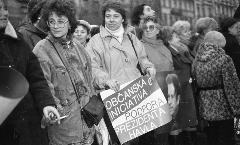 Dagmar Hochová - Manifestace na podporu prezidenta Václava Havla 21. listopadu 1991 na Václavském náměstí