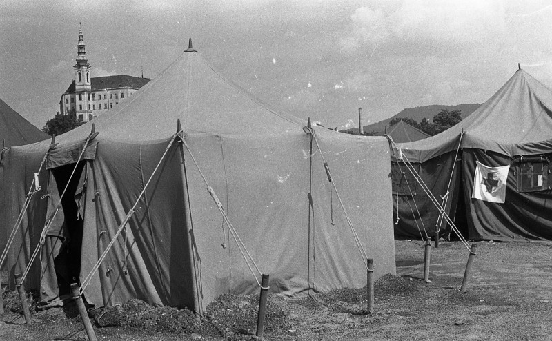 Dagmar Hochová - Tábor pro rumunské migranty v Děčíně, 18. 8. 1990