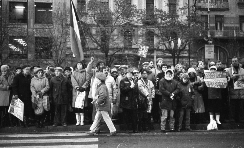 Dagmar Hochová - Manifestace na podporu prezidenta Václava Havla 21. listopadu 1991 na Václavském náměstí
