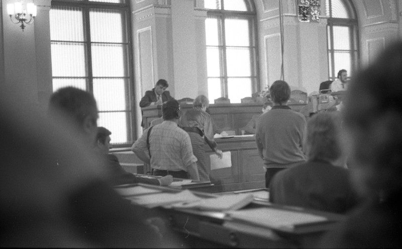 Dagmar Hochová - V jednacím sále České národní rady, podzim 1990