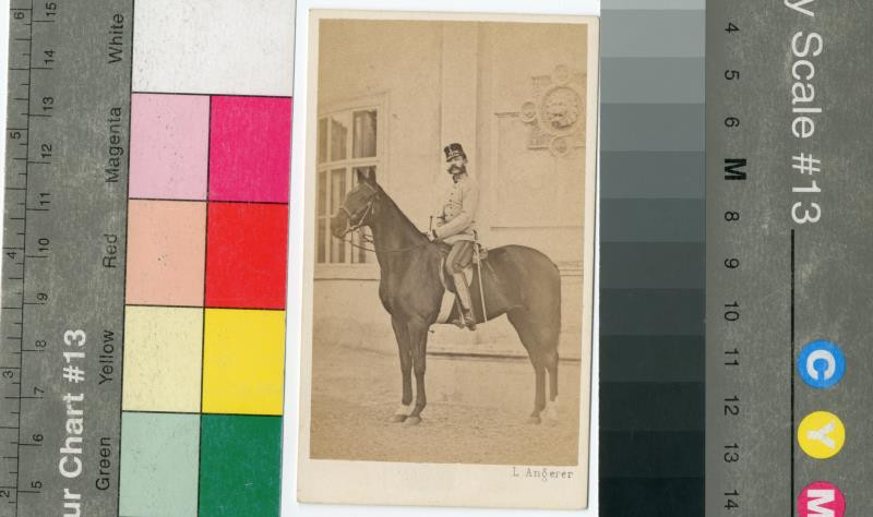 neurčený autor - Podobizna muže v uniformě na jezdeckém koni