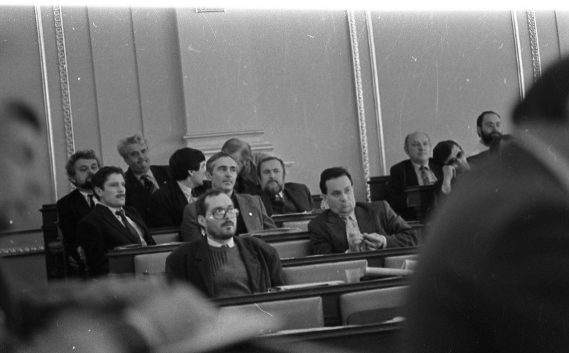 Dagmar Hochová - Část někdejšího poslaneckého klubu Občanského fóra v jednacím sále České národní rady, květen 1991