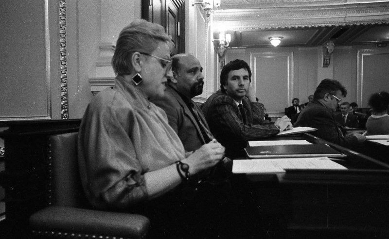 Dagmar Hochová - Poslanci Eva Kalousová, Zdeněk Guži a Rudolf Němeček v jednacím sále České národní rady, jaro 1991
