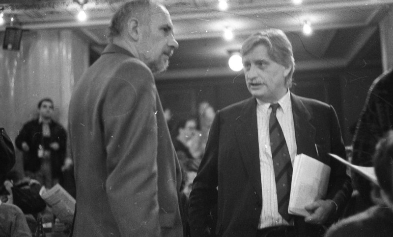 Dagmar Hochová - Jiří Dienstbier a Pavel Rychetský na republikovém sněmu Občanského fóra v pražské Lucerně, 23. a 24. 2. 1991