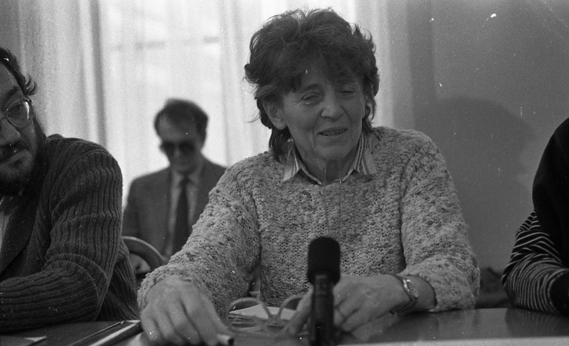 Dagmar Hochová - Otta Bednářová z Výboru dobré vůle Olgy Havlové, únor 1991