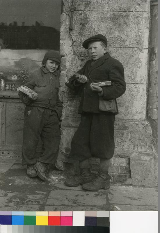 Jindřich Marco - Jaro v Polsku, 1947 / Prodavači cigaret