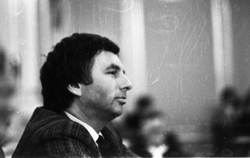 Dagmar Hochová - Poslanec Rudolf Němeček v jednacím sále České národní rady, jaro 1991