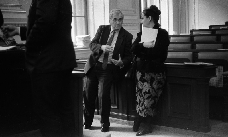 Dagmar Hochová - Ministr spravedlnosti Leon Richter a poslankyně Ivana Janů v jednacím sále České národní rady, jaro 1991