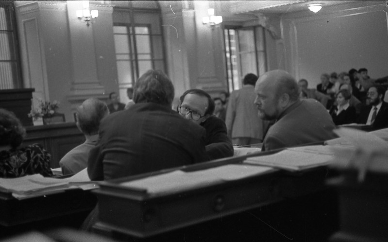 Dagmar Hochová - Poslanci Andrej Gjurič, Heřman Chromý a Václav Stieber na plenárním zasedání České národní rady, léto 1991
