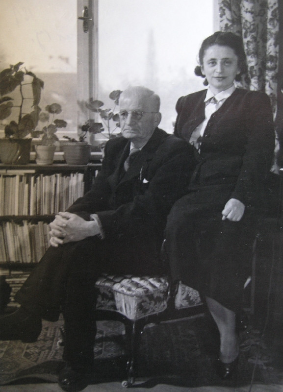 Antonín Horák - Spisovatel Markalous (Jaromír John) s manželkou v Olomouci