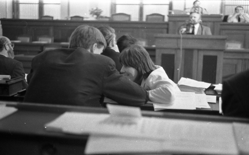 Dagmar Hochová - Poslanci Martin Bursík a Jana Ryšlinková na plenárním zasedání České národní rady, léto 1991