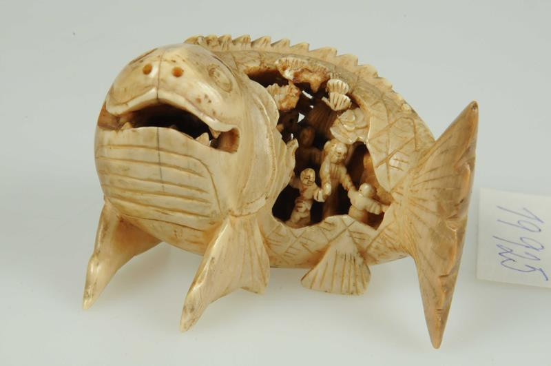 neurčený autor - plastika ryby ze slonoviny