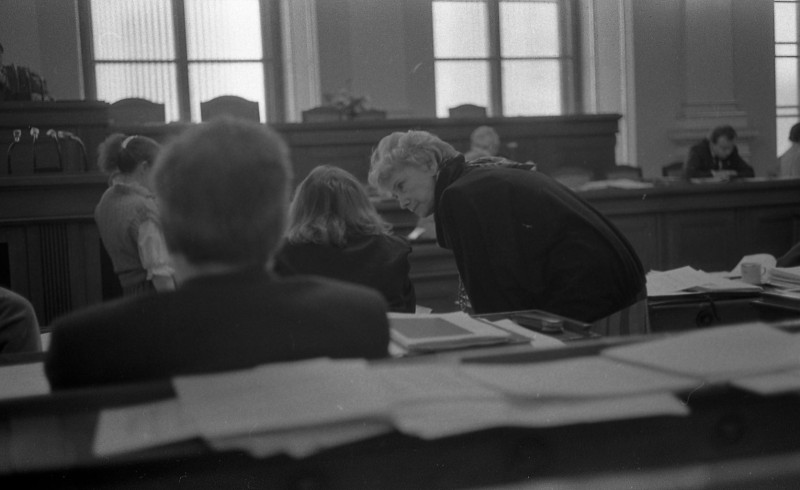 Dagmar Hochová - Předsedkyně sněmovny Dagmar Burešová v jednacím sále České národní rady, podzim 1991
