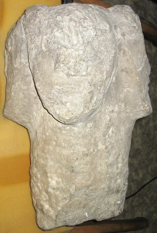 neznámý kameník slovanský - Torzo čtyřhlavé modly z Plavče