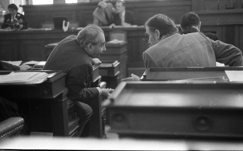 Dagmar Hochová - Poslanci Václav Šplíchal a Vladimír Preclík v jednacím sále České národní rady, podzim 1991