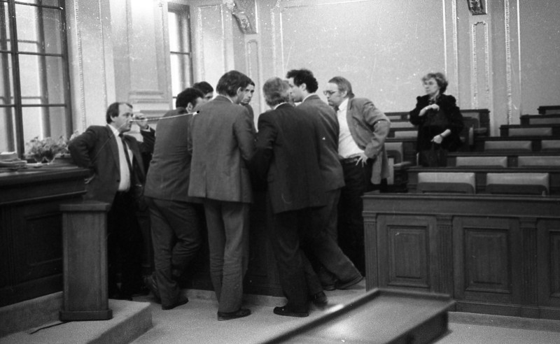 Dagmar Hochová - Klub komunistických poslanců v jednacím sále České národní rady, únor 1991