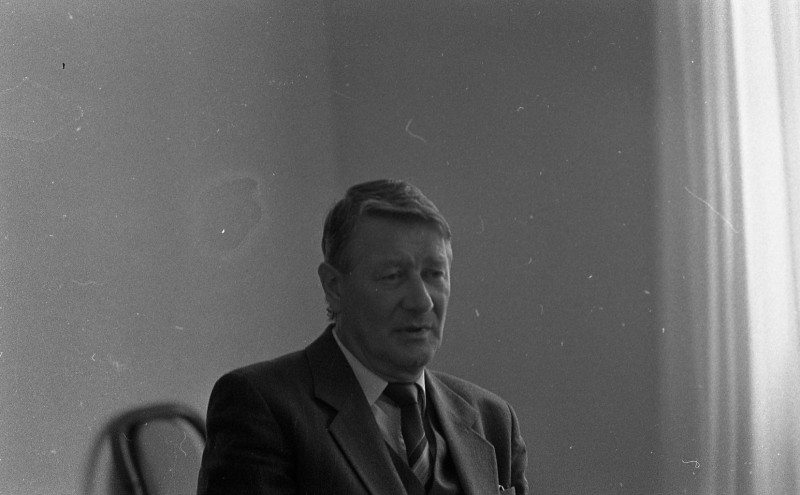 Dagmar Hochová - Poslanec Leonard Danneberg na jednání poslaneckého klubu v České národní radě, květen 1991