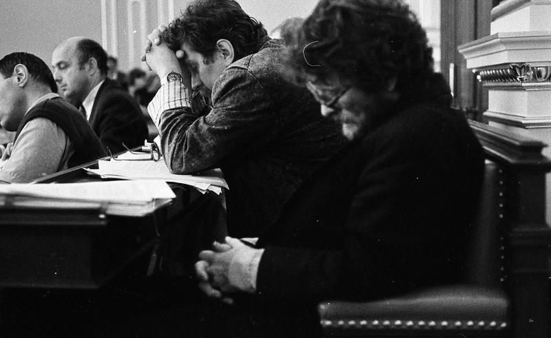 Dagmar Hochová - Poslanci Ivo Svoboda, Pavel Popovič a Viktor Dobal při jednání pléna České národní rady, září 1991