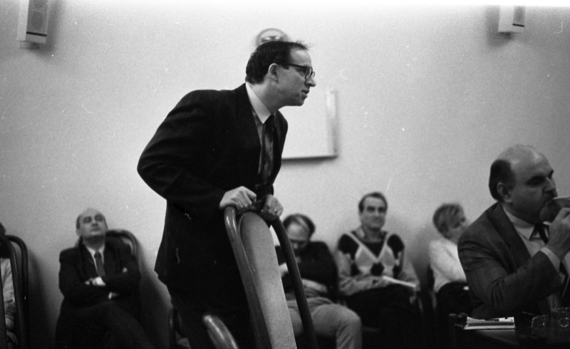 Dagmar Hochová - Ministr zahraničí Jiří Dienstbier na jednání zahraničního výboru České národní rady, 25. 2. 1992