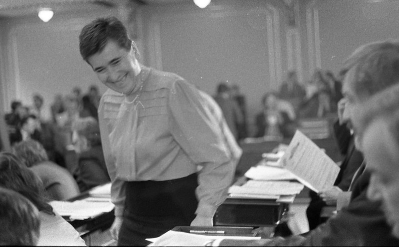 Dagmar Hochová - Ministryně Vlasta Štěpová v jednacím sále České národní rady, podzim 1991
