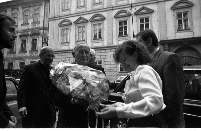 Dagmar Hochová - Návštěva kardinála Františka Tomáška v České národní radě, 22. 11. 1990