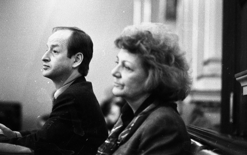 Dagmar Hochová - Poslanci Petr Koháček a Heda Čechová na plenární schůzi České národní rady, květen 1991