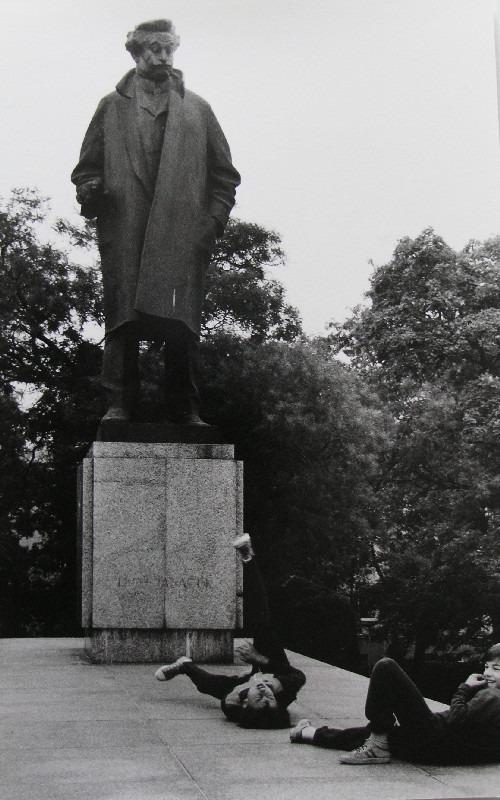 Michal Bartoš - Před Janáčkovým divadlem, Brno