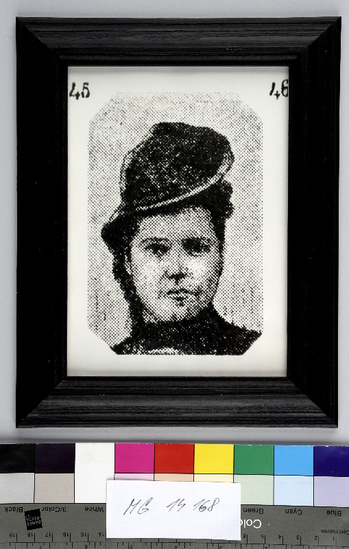 Roman Buxbaum - Rastrovaný portrét mladé ženy en face s kloboukem, nahoře čísla 45,46