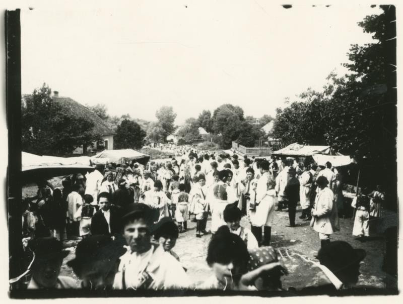 Karl Katholický - Tvrdovice, lidé v krojích