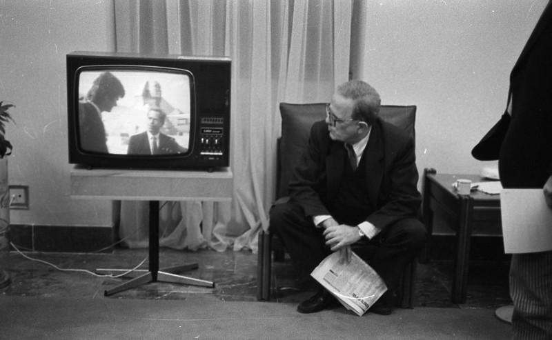 Dagmar Hochová - Sledování televize v kuloárech České národní rady, prosinec 1991