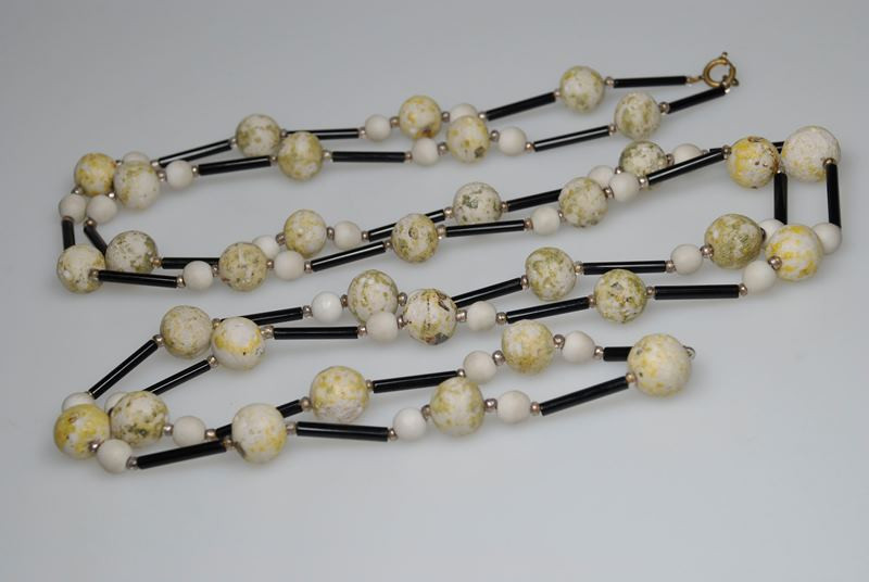 Sdružení podniků jablonecké bižuterie Jablonec - náhrdelník z tzv. pompejských korálků