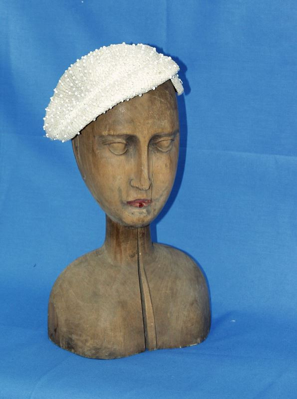 neurčený autor - klobouk bílý s perličkami