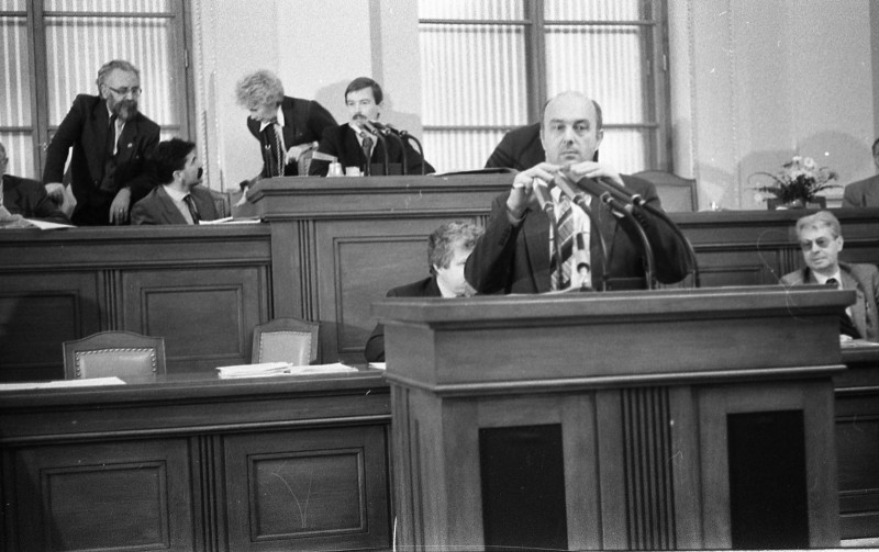 Dagmar Hochová - Přijímání zákonů v České národní radě, prosinec 1991