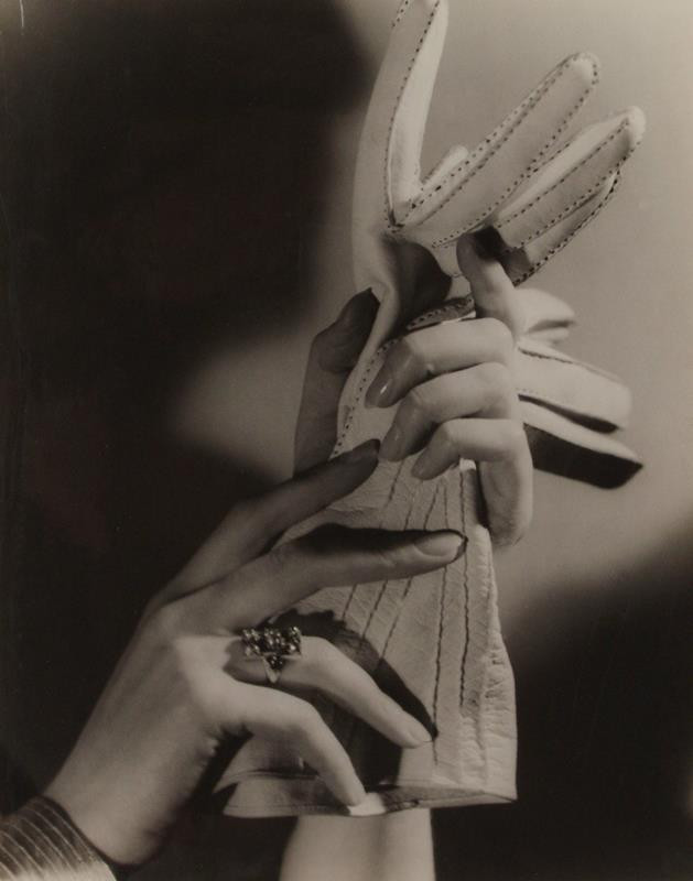Grete Popper - Les Gants II. / Hand and gloves (Advertising photo)