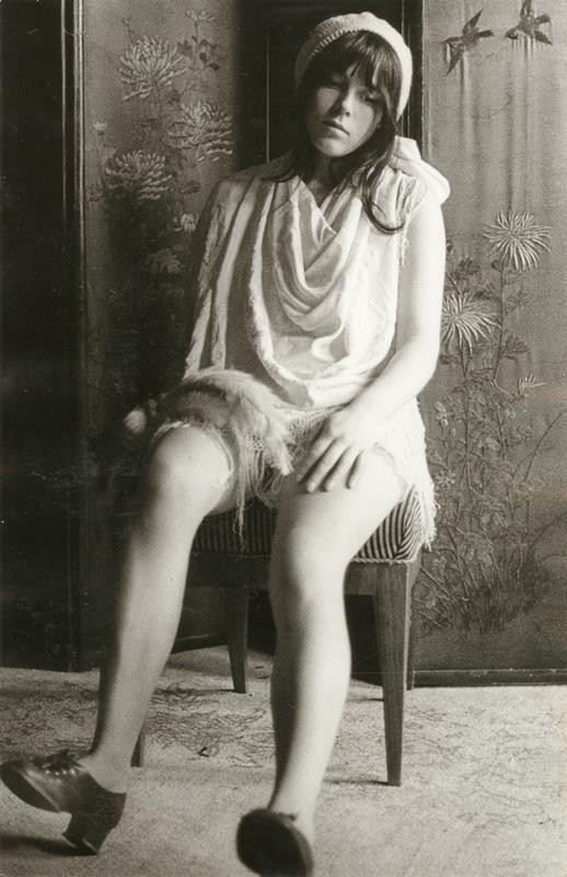 Daniela Horníčková - Žena sedící na židli (Bez názvu)