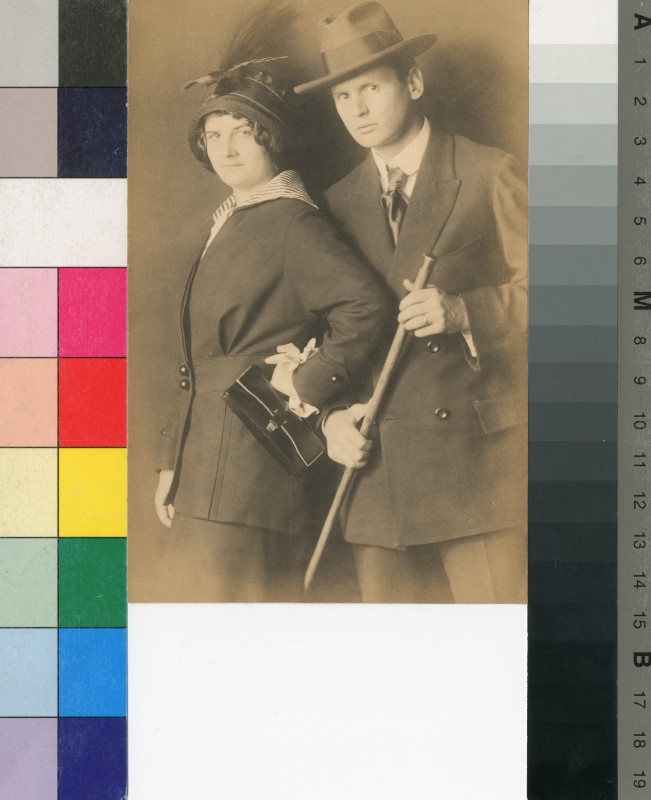 Franz Fiedler - Muž s holí a žena s tmavou kabelkou