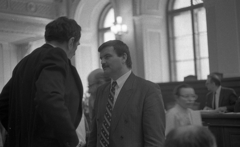 Dagmar Hochová - Poslanci Petr Lom a Martin Syka v jednacím sále České národní rady, jaro 1991