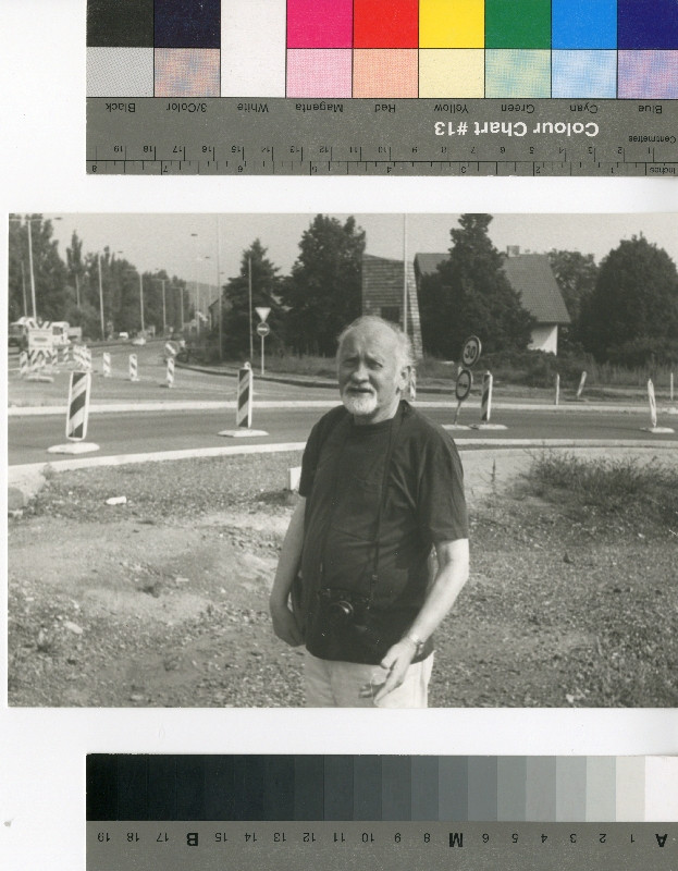 František Dostál - Fotograf Miroslav Hucek v létě 2002 na Zbraslavi při dokumentaci následků povodní