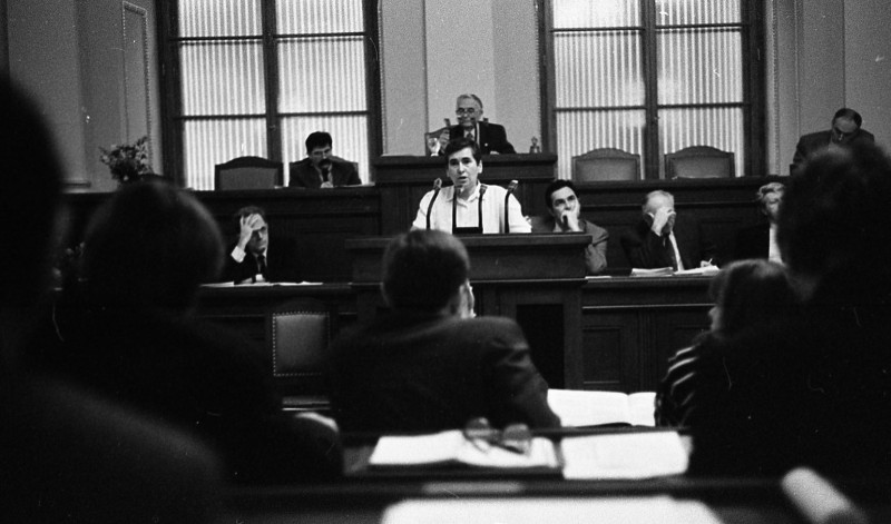 Dagmar Hochová - Ministryně Vlasta Štěpová při projevu v jednacím sále České národní rady, únor 1991