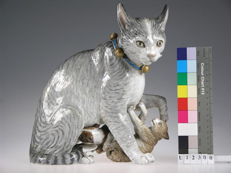 neurčený autor - plastika kočka s koťaty