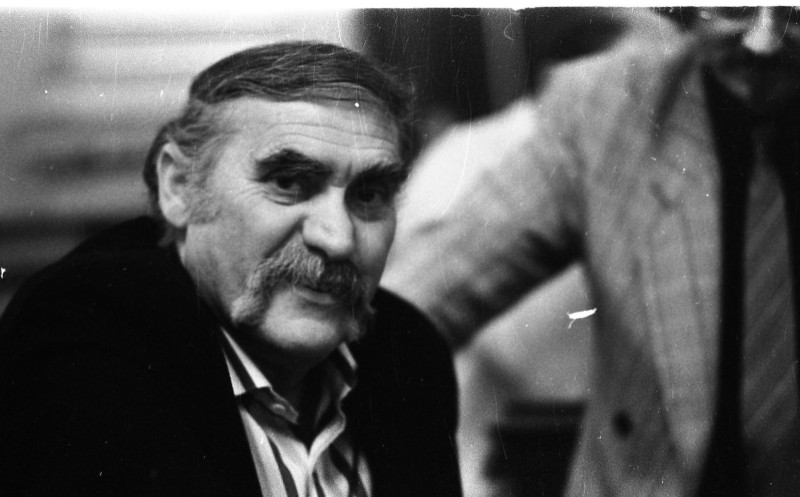 Dagmar Hochová - Poslanec Vladimír Preclík v předsálí České národní rady, jaro 1991