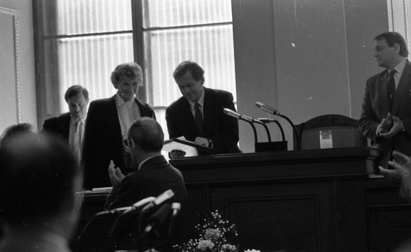 Dagmar Hochová - Prezident Václav Havel diskutuje na plénu České národní rady, 18. 6. 1991