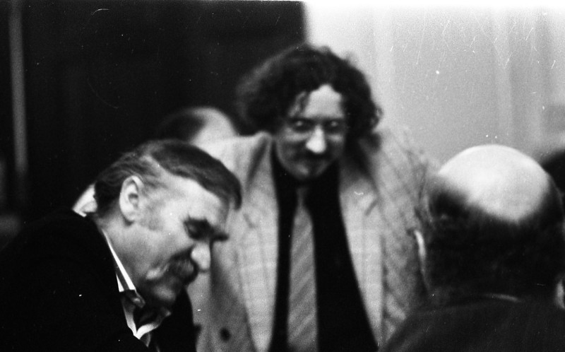 Dagmar Hochová - Poslanci Vladimír Preclík a František Kozel v předsálí České národní rady, jaro 1991